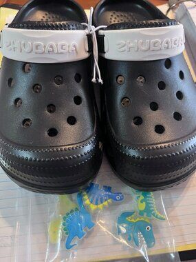 New Lightweight Black & White Clogs Slip On Summer Water Shoes Zhubaba w Charms